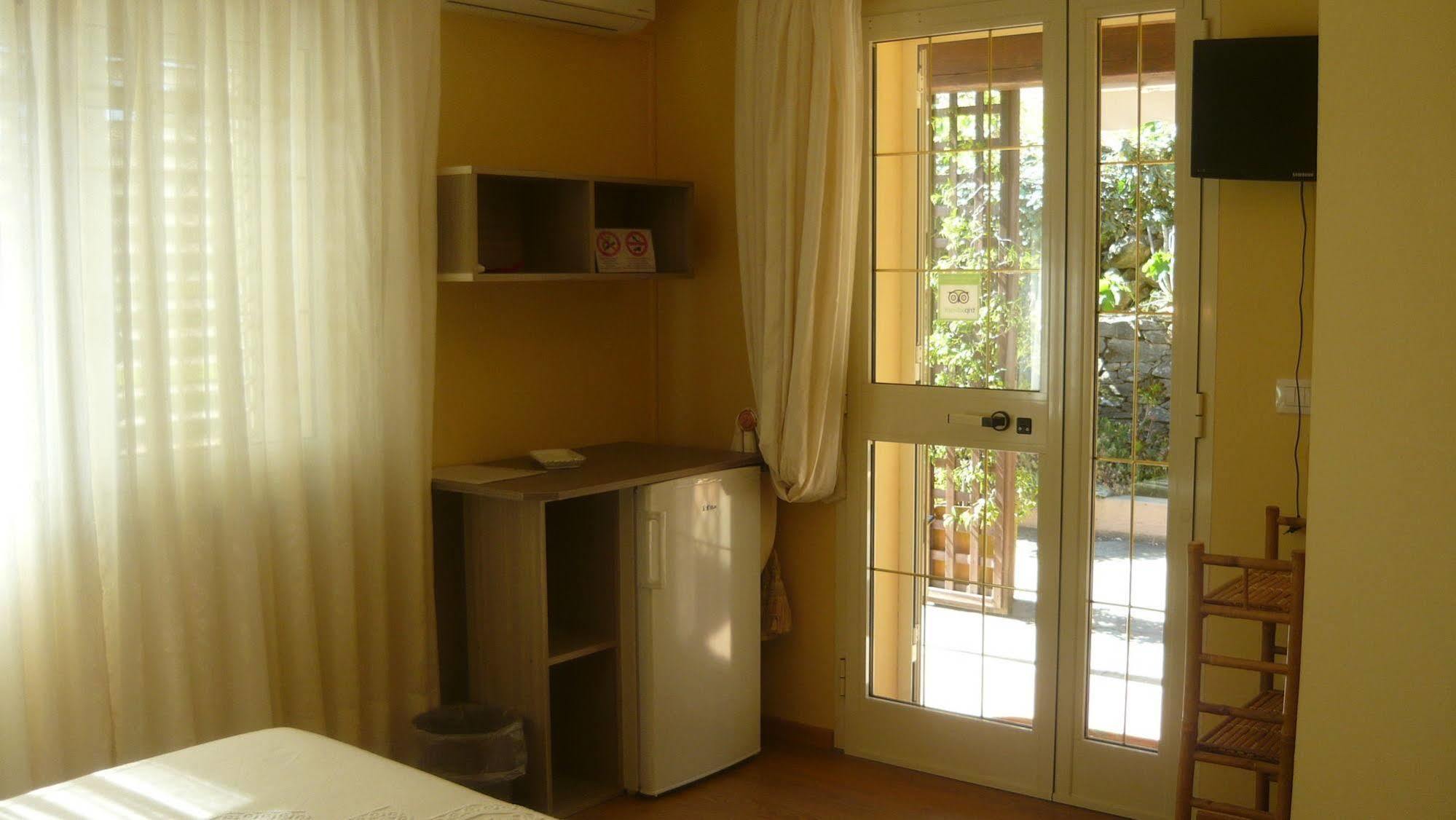 Li Muntigeddi B&B San Teodoro  Exterior foto